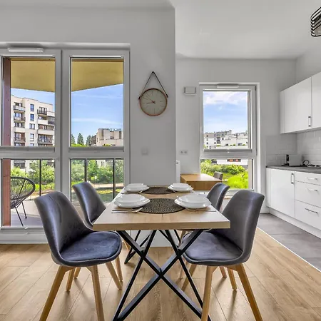 Chopin Airport Apt- Balcony & Parking