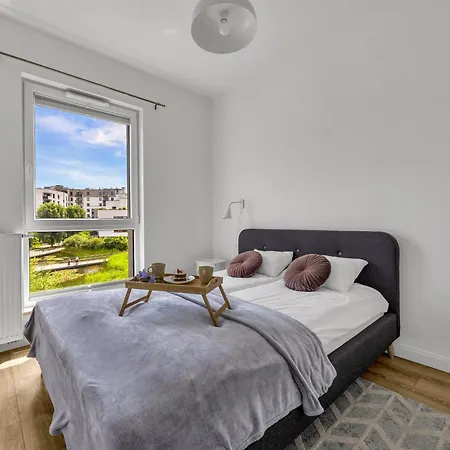 Chopin Airport Apt- Balcony & Parking ワルシャワ