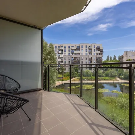 Chopin Airport Apt- Balcony & Parking