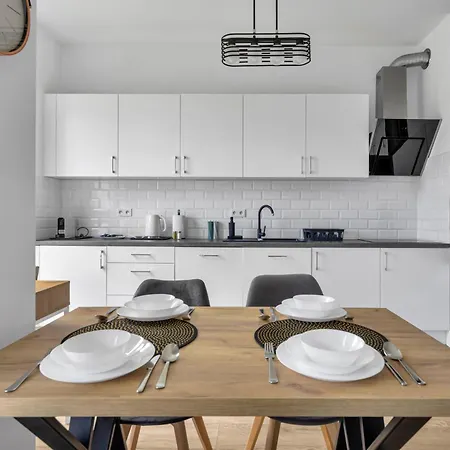 Chopin Airport Apt- Balcony & Parking * ワルシャワ