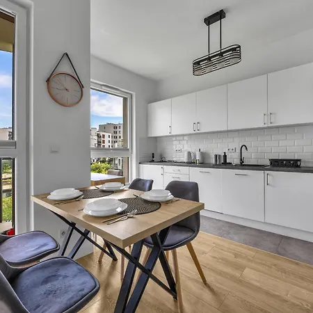 Chopin Airport Apt- Balcony & Parking *