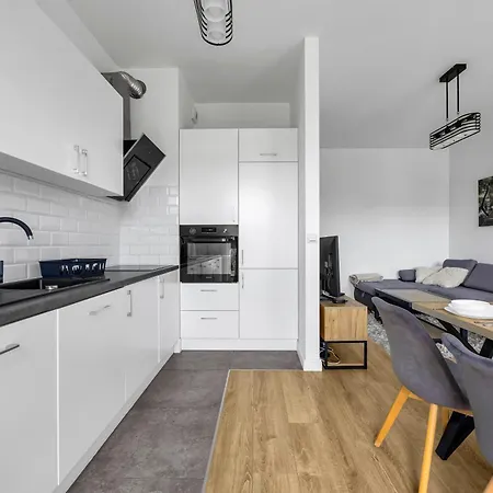 Chopin Airport Apt- Balcony & Parking ワルシャワ