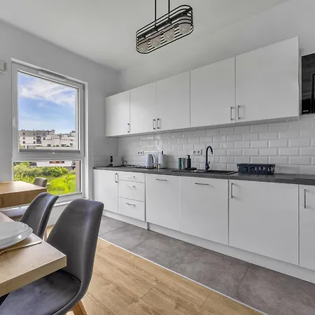 Chopin Airport Apt- Balcony & Parking アパート